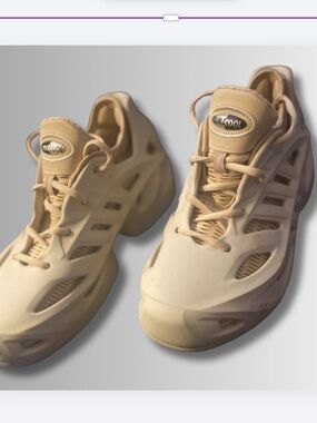 Nike ACG Off-White/Tan Sculpted Runner Sneakers sz9